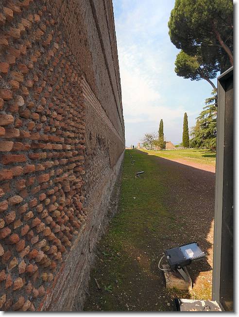 Clicca per scorrere le foto originali ingrandite