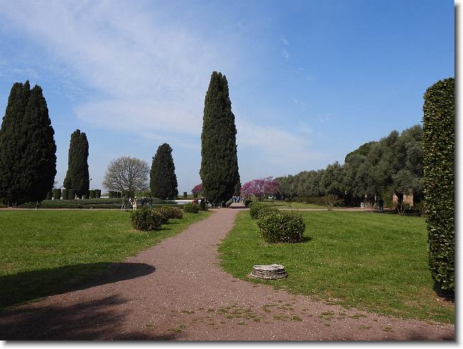 Clicca per scorrere le foto originali ingrandite