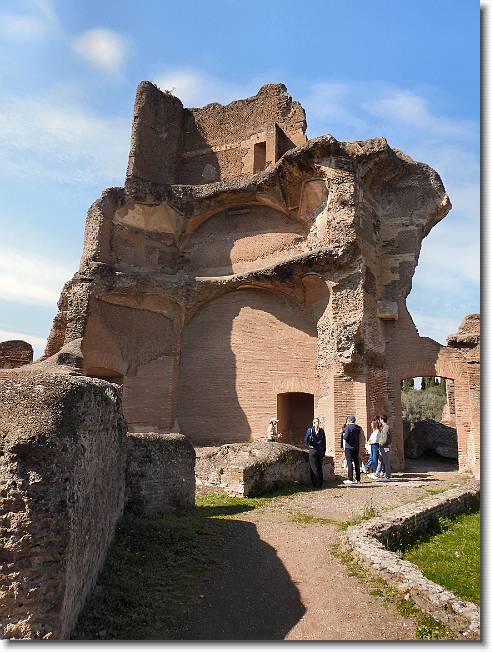 Clicca per scorrere le foto originali ingrandite