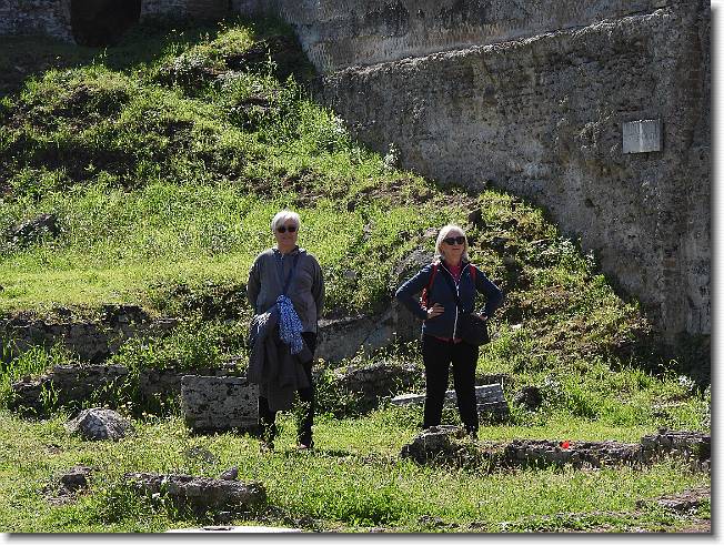 Clicca per scorrere le foto originali ingrandite