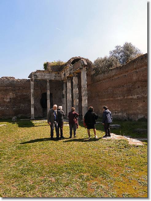Clicca per scorrere le foto originali ingrandite