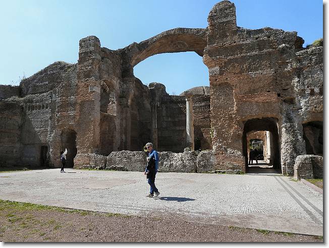 Clicca per scorrere le foto originali ingrandite