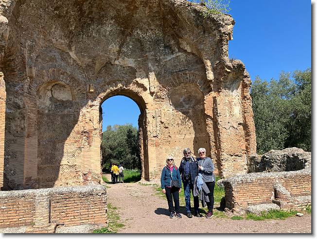 Clicca per scorrere le foto originali ingrandite