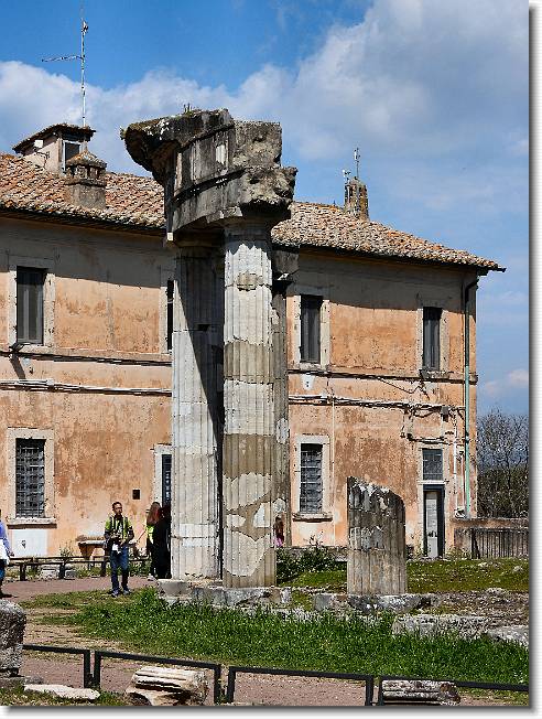 Clicca per scorrere le foto originali ingrandite