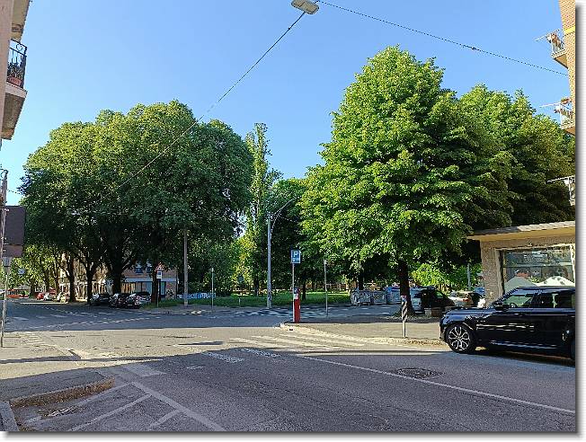 Clicca per scorrere le foto originali ingrandite