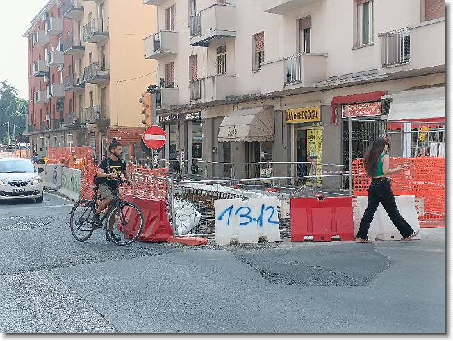 Clicca per scorrere le foto originali ingrandite