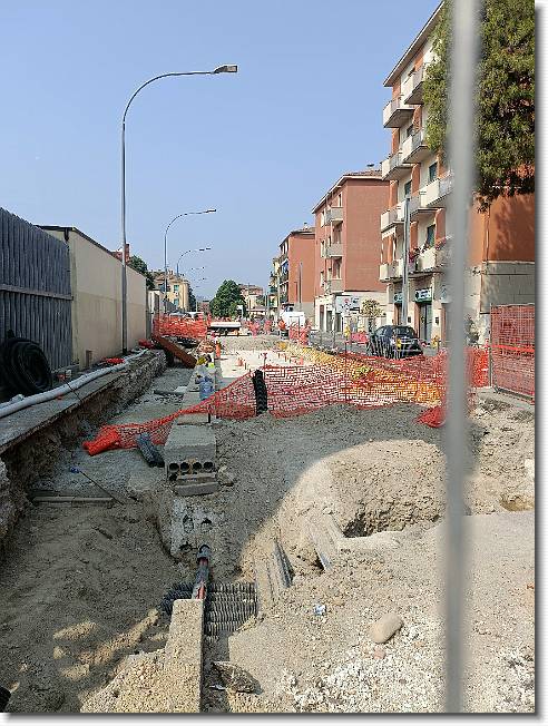 Clicca per scorrere le foto originali ingrandite