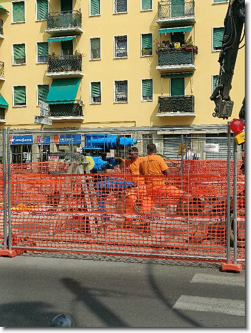 Clicca per scorrere le foto originali ingrandite