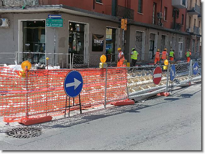 Clicca per scorrere le foto originali ingrandite