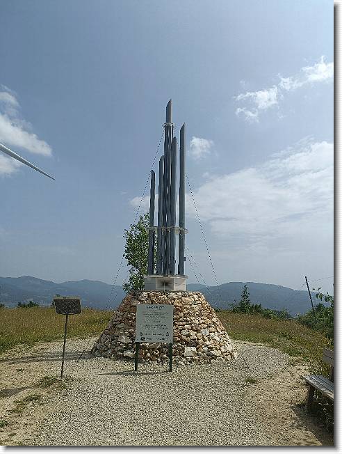 Clicca per scorrere le foto originali ingrandite