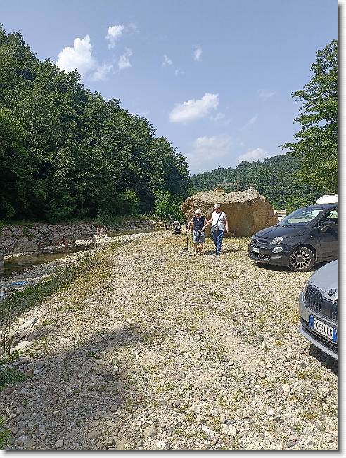 Clicca per scorrere le foto originali ingrandite