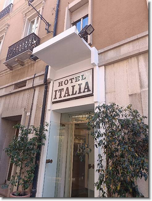 Clicca per scorrere le foto originali ingrandite