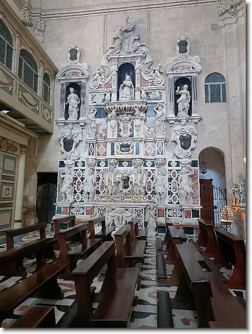 Clicca per scorrere le foto originali ingrandite