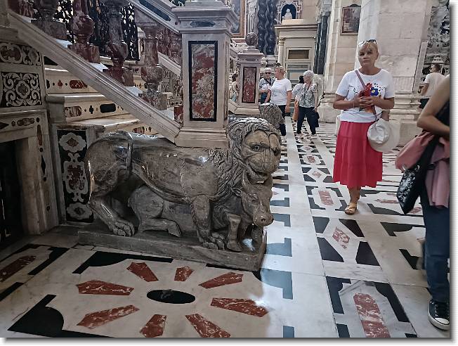 Clicca per scorrere le foto originali ingrandite