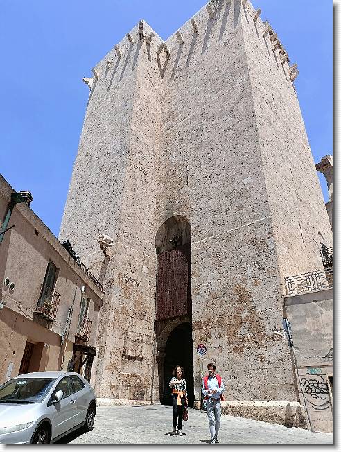 Clicca per scorrere le foto originali ingrandite