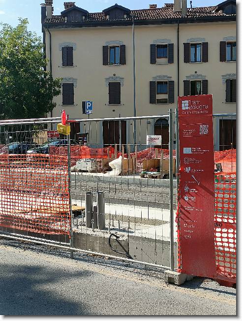 Clicca per scorrere le foto originali ingrandite