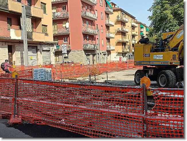 Clicca per scorrere le foto originali ingrandite