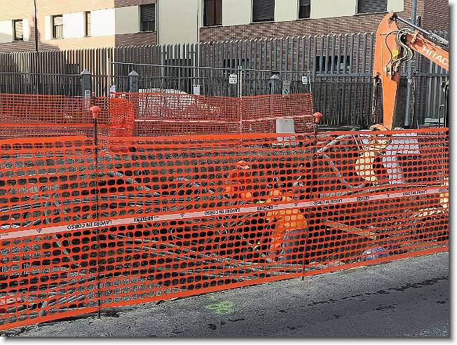 Clicca per scorrere le foto originali ingrandite