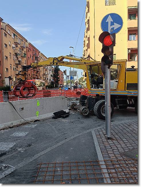 Clicca per scorrere le foto originali ingrandite