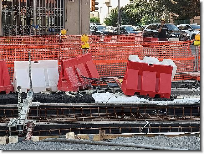 Clicca per scorrere le foto originali ingrandite