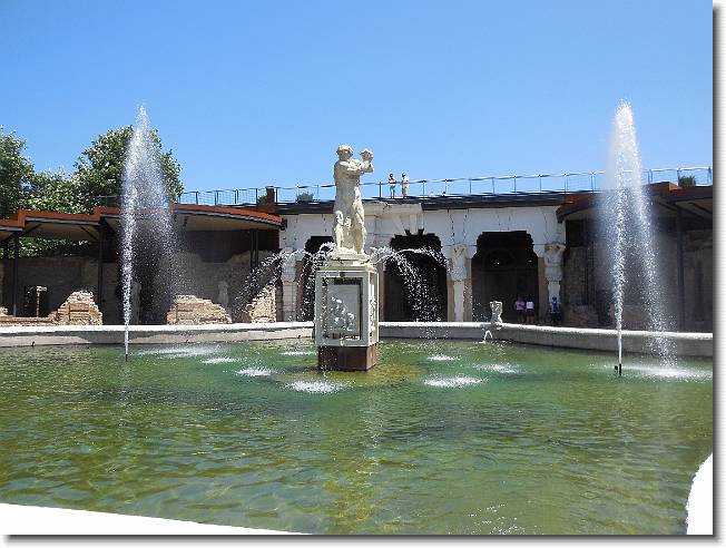 Clicca per scorrere le foto originali ingrandite