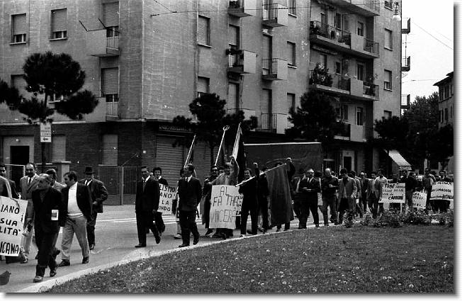 Clicca per scorrere le foto originali ingrandite