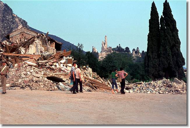 Clicca per scorrere le foto originali ingrandite
