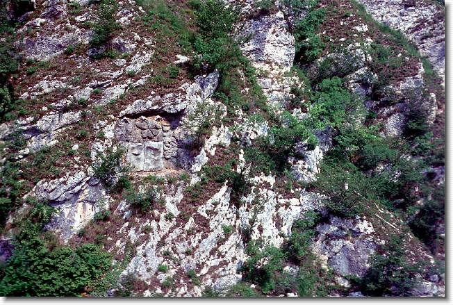 Clicca per scorrere le foto originali ingrandite