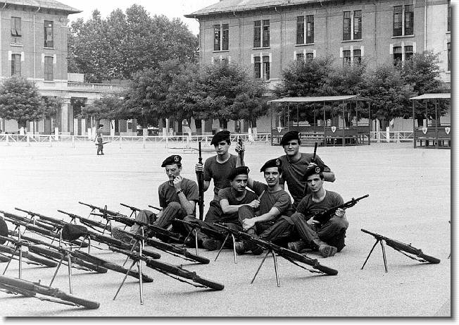 Clicca per scorrere le foto originali ingrandite