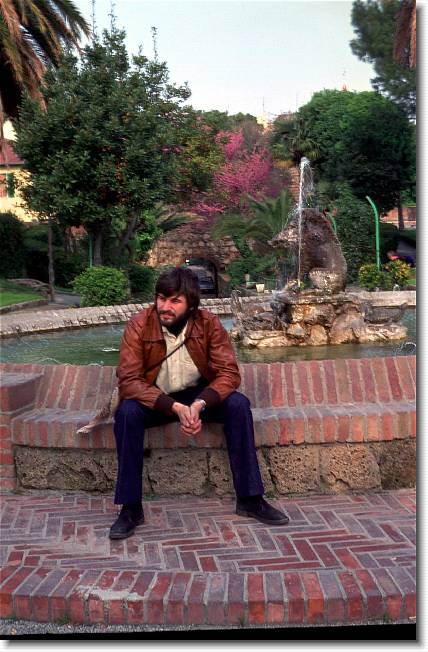 Clicca per scorrere le foto originali ingrandite