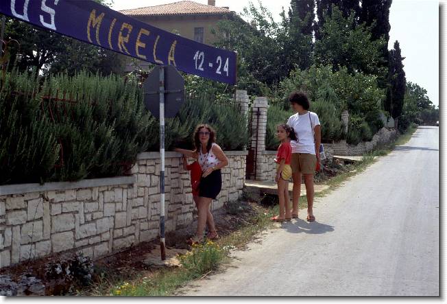 Clicca per scorrere le foto originali ingrandite