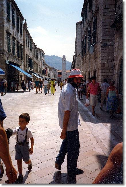 Clicca per scorrere le foto originali ingrandite