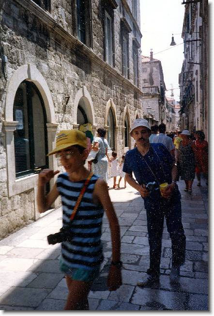 Clicca per scorrere le foto originali ingrandite