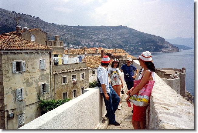 Clicca per scorrere le foto originali ingrandite