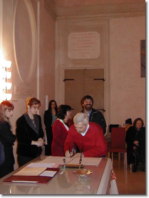 Clicca per scorrere le foto originali ingrandite