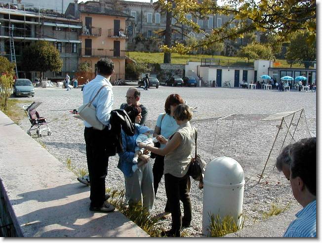 Clicca per scorrere le foto originali ingrandite