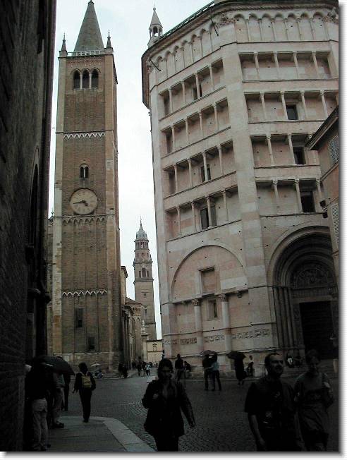 Clicca per scorrere le foto originali ingrandite