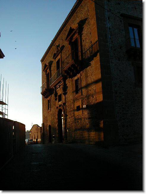 Clicca per scorrere le foto originali ingrandite