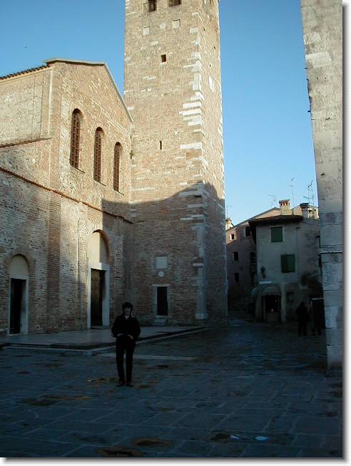 Clicca per scorrere le foto originali ingrandite