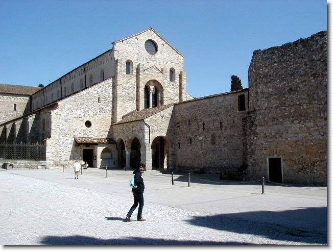 Clicca per scorrere le foto originali ingrandite