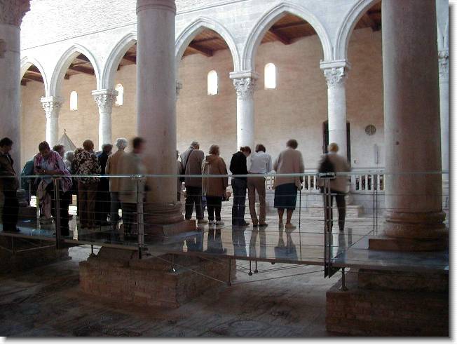 Clicca per scorrere le foto originali ingrandite