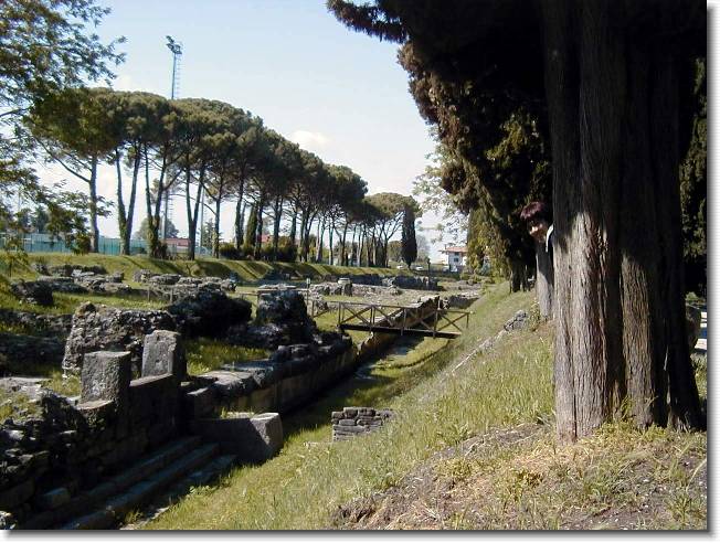 Clicca per scorrere le foto originali ingrandite