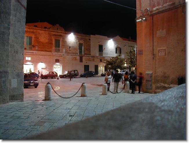 Clicca per scorrere le foto originali ingrandite
