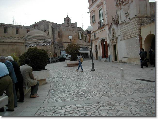 Clicca per scorrere le foto originali ingrandite