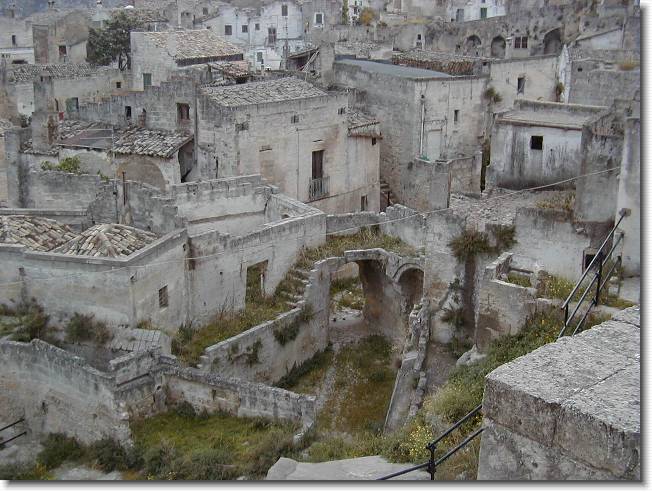 Clicca per scorrere le foto originali ingrandite