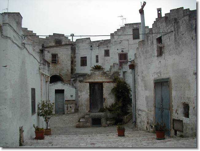 Clicca per scorrere le foto originali ingrandite