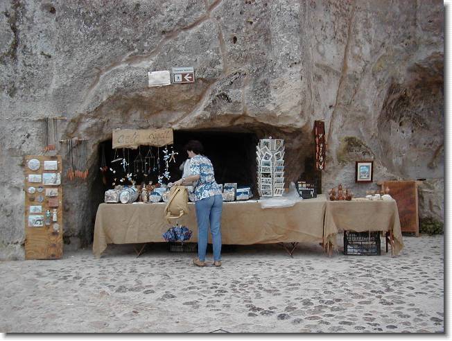Clicca per scorrere le foto originali ingrandite