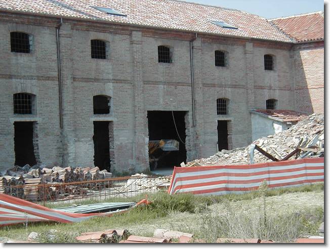 Clicca per scorrere le foto originali ingrandite