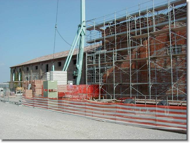 Clicca per scorrere le foto originali ingrandite