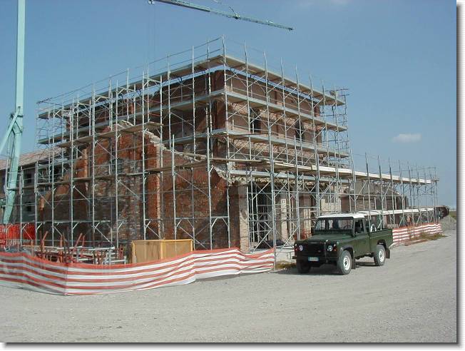 Clicca per scorrere le foto originali ingrandite